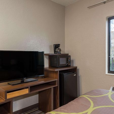 Super 8 By Wyndham Pompano Beach Eksteriør bilde