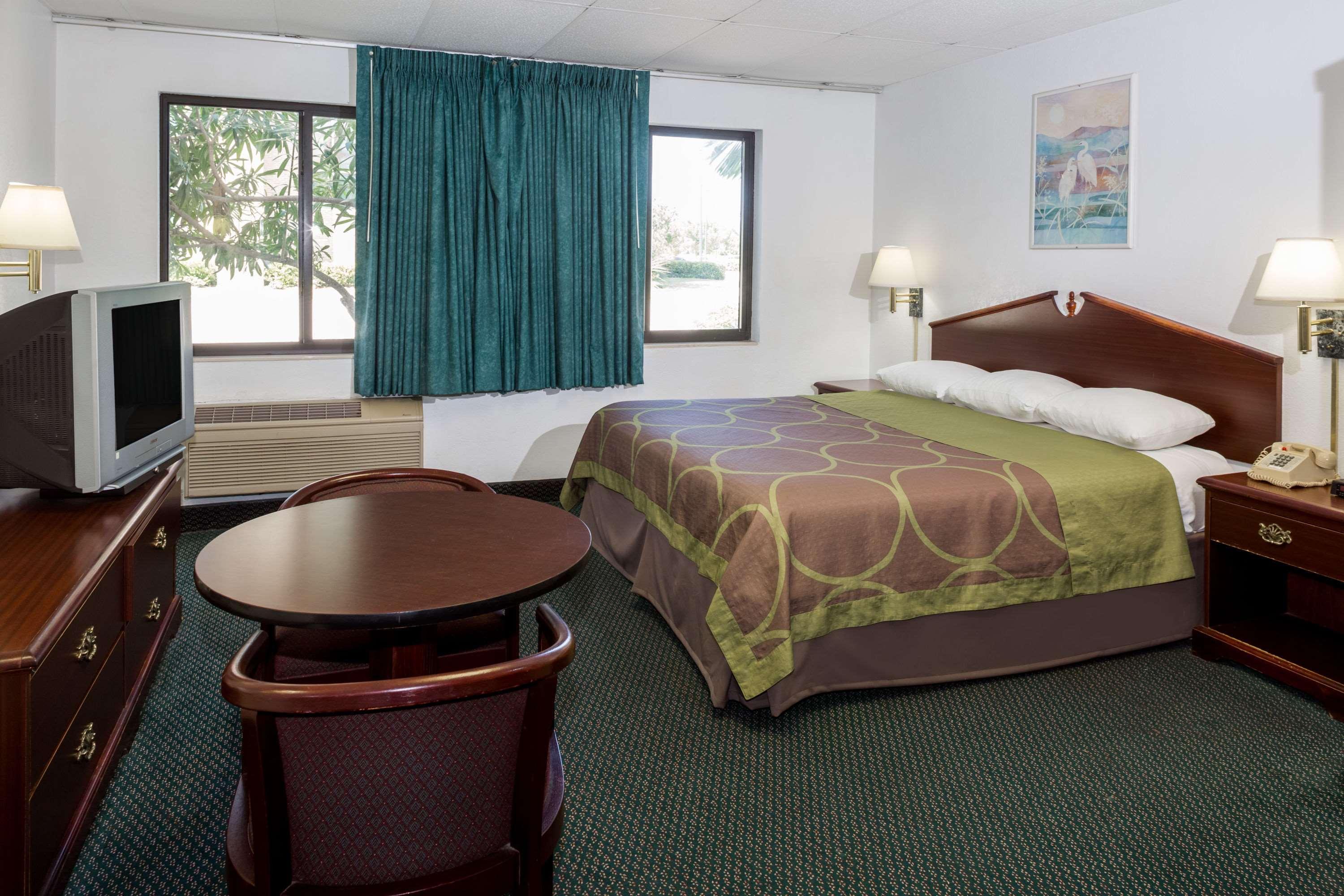 Super 8 By Wyndham Pompano Beach Eksteriør bilde