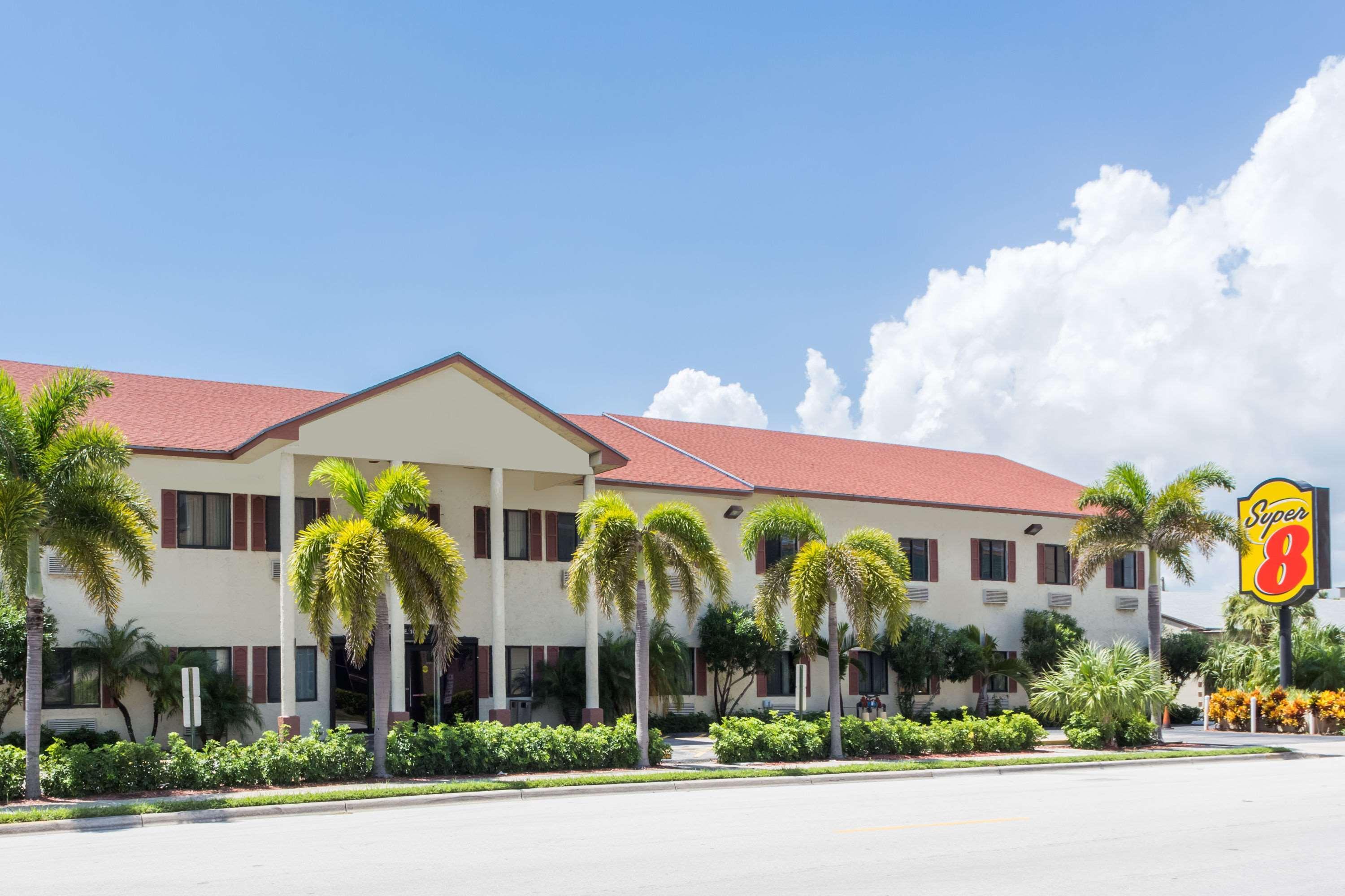 Super 8 By Wyndham Pompano Beach Eksteriør bilde