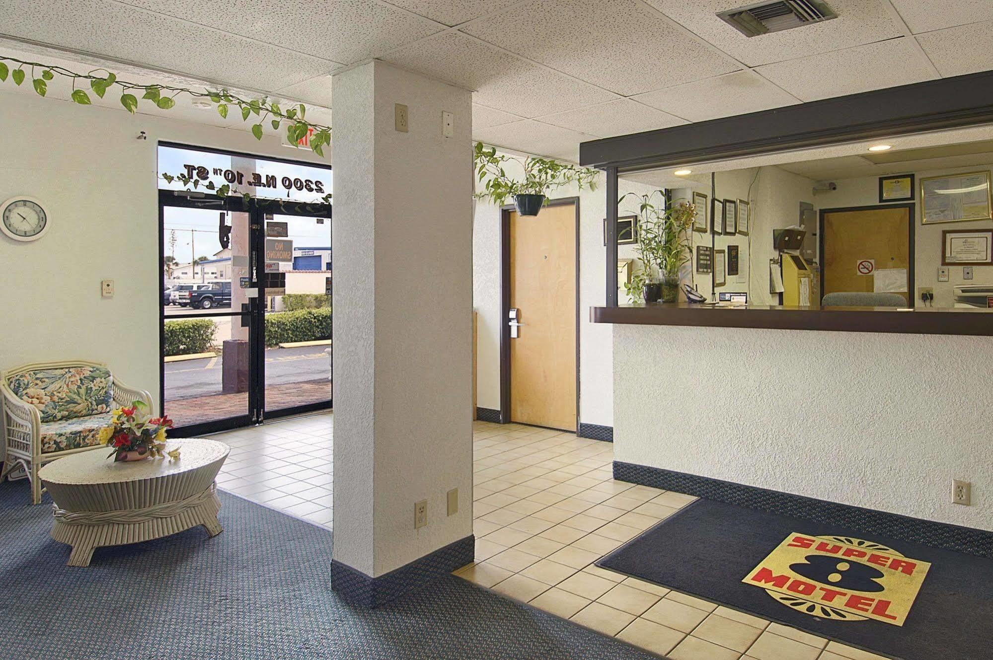 Super 8 By Wyndham Pompano Beach Eksteriør bilde