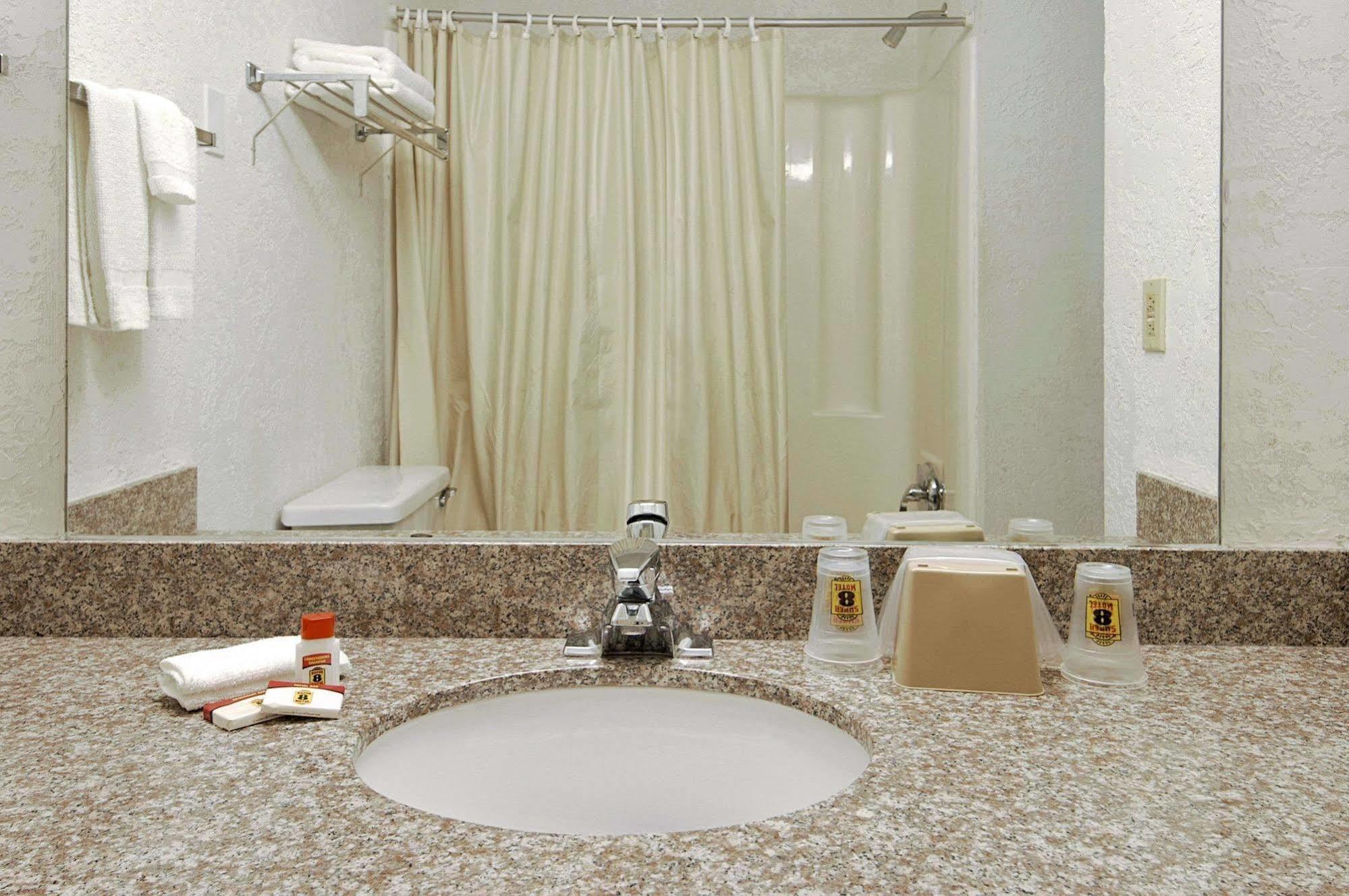 Super 8 By Wyndham Pompano Beach Rom bilde